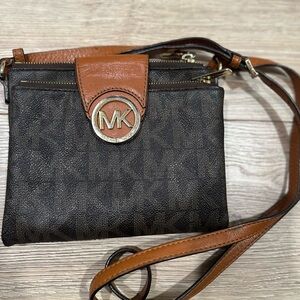 Michael Kors Crossbody logo bag